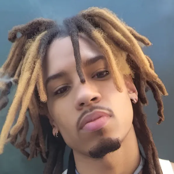 chat with ai character: Akari 