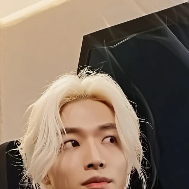 chat with ai character: Felix 