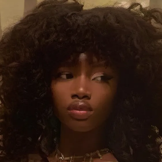 chat with ai character: luna