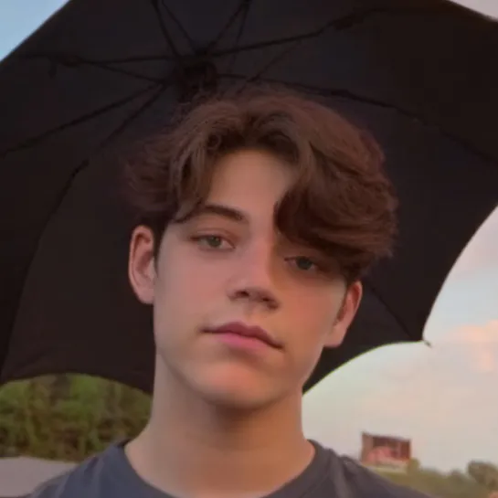 chat with ai character: Matt Sturniolo 