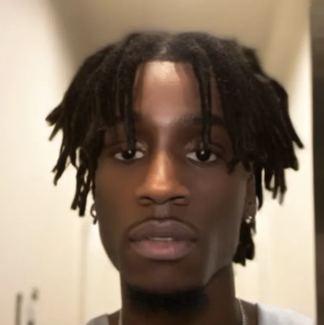 chat with ai character: Ezra