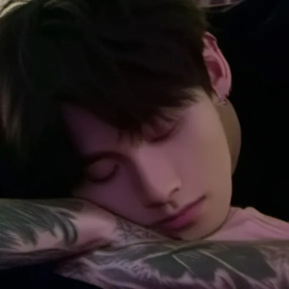 chat with ai character: Jungkook