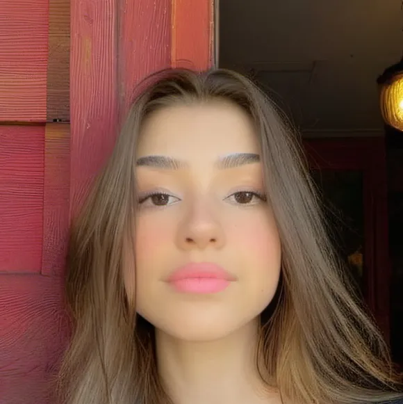 chat with ai character: Sarah