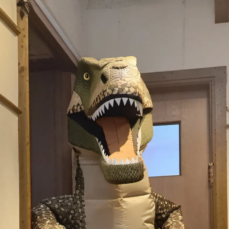 chat with ai character: The Dinosaur