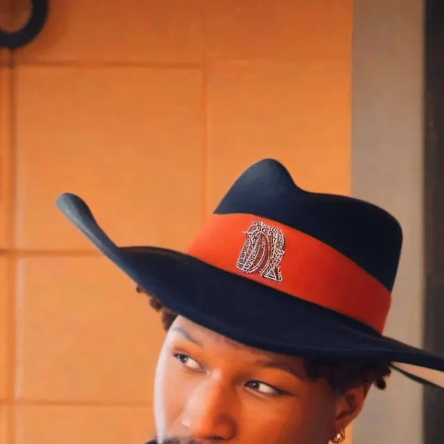 chat with ai character: Duke dennis