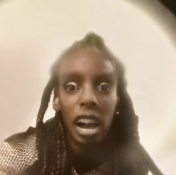 chat with ai character: Hdhs