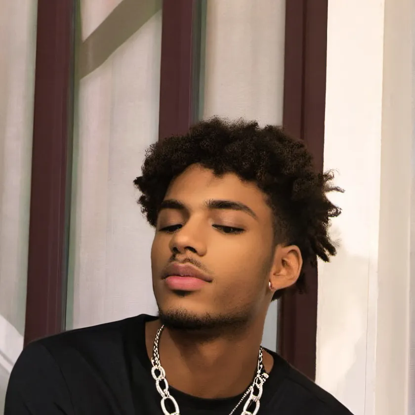 chat with ai character: Prince 👑 