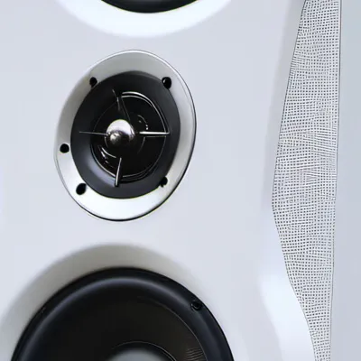 chat with ai character: Titan camera man 