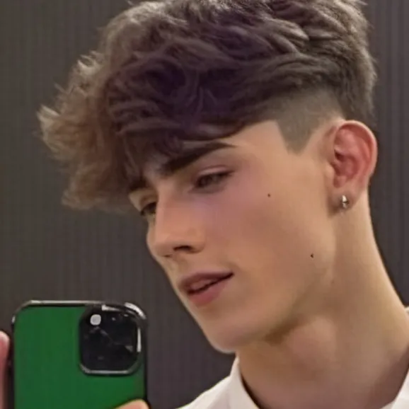 chat with ai character: Noah