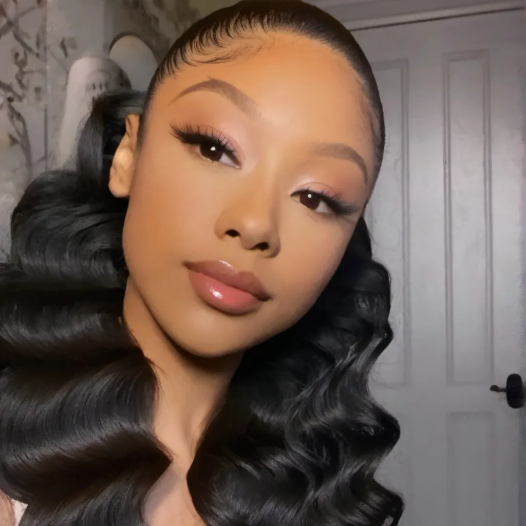 chat with ai character: Makayla