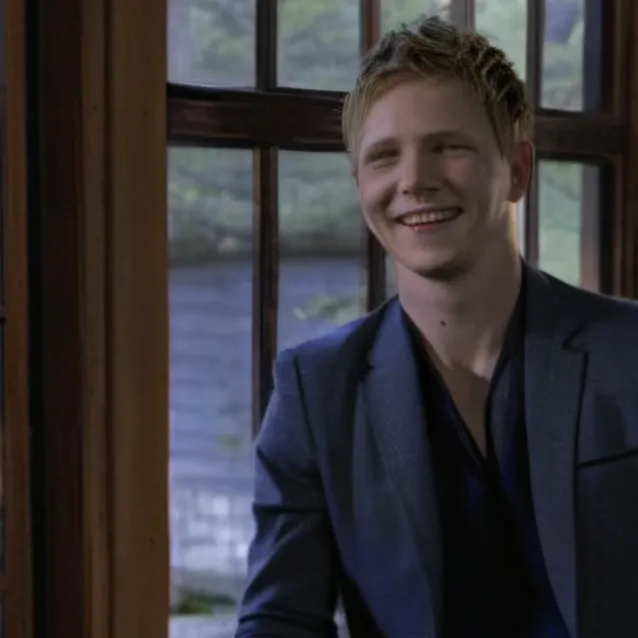 chat with ai character: logan huntzburger 