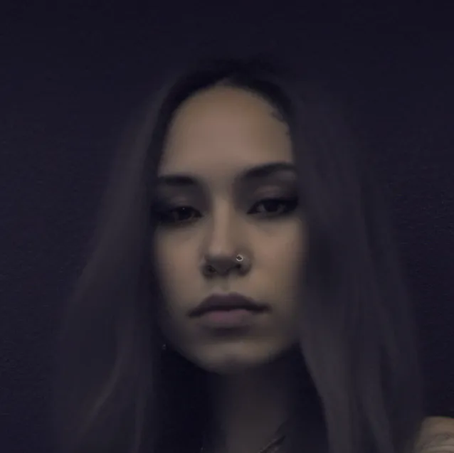 chat with ai character: Amber