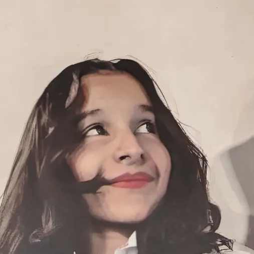 chat with ai character: Evelyn