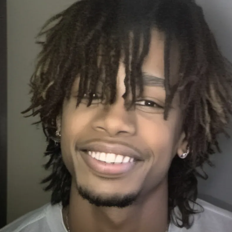 chat with ai character: ZAY⭐️🕷️