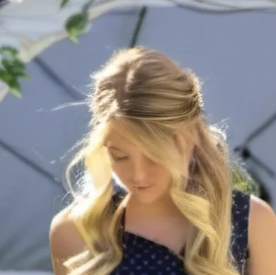 chat with ai character: Cleo