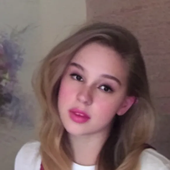 chat with ai character: Raven