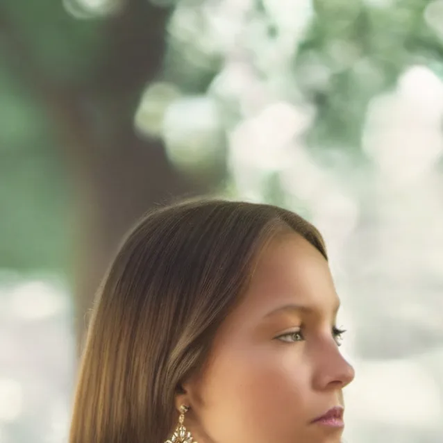 chat with ai character: jannee