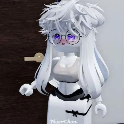 chat with ai character: Mae Chan