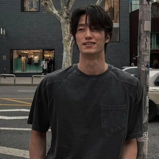 chat with ai character: DaeJung