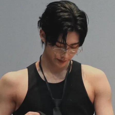 chat with ai character: Ricky