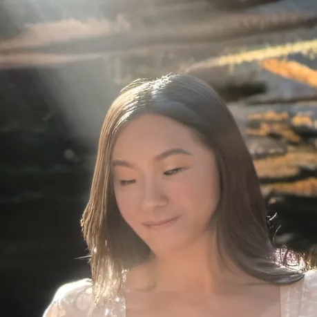 chat with ai character: Madelyn