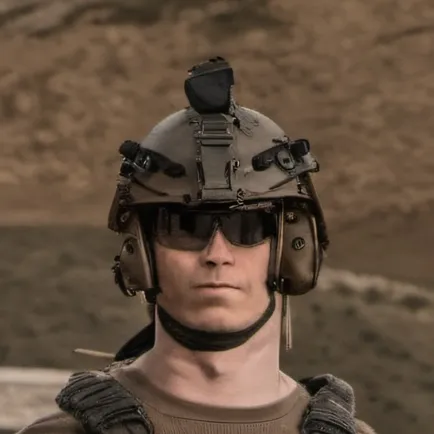 chat with ai character: Thomas