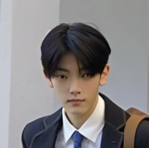 chat with ai character: Junghoon 