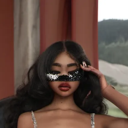 chat with ai character: Ariana