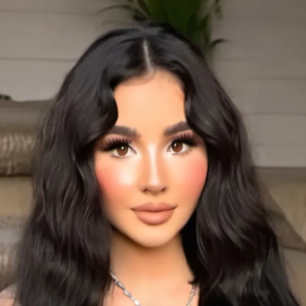 chat with ai character: Greta