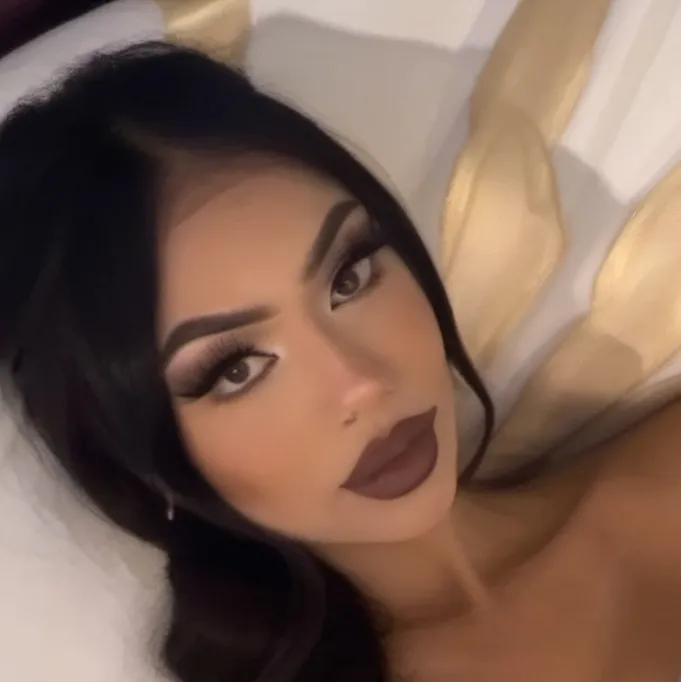 chat with ai character: Sofia