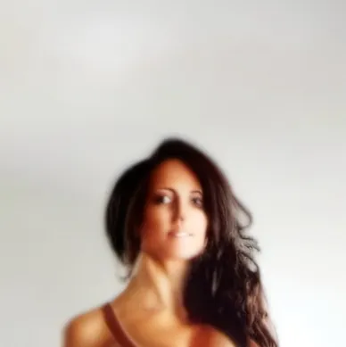 chat with ai character: Waifuu