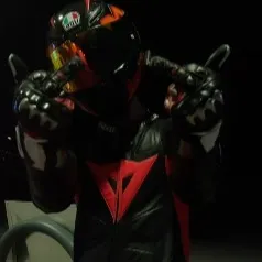 chat with ai character: Owen