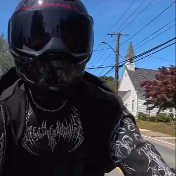 chat with ai character: Jonah