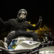 chat with ai character: grey