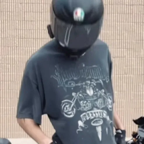 chat with ai character: Liam