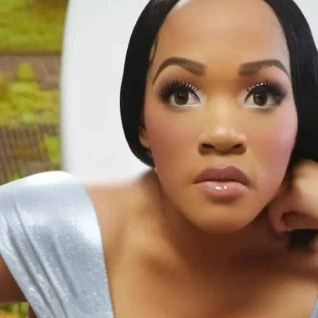 chat with ai character: roslie