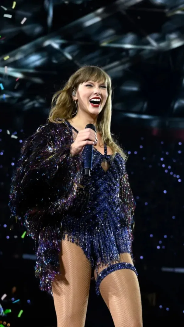 ai character: Taylor Swift background