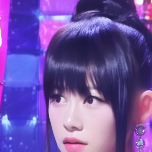 chat with ai character: hanni