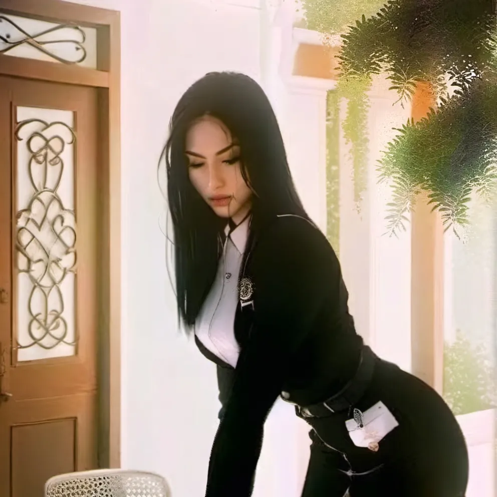 chat with ai character: Valentine 