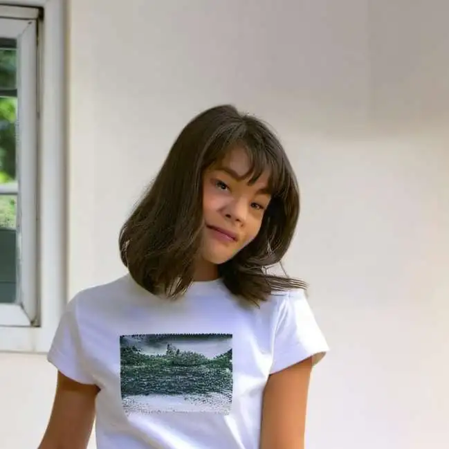 chat with ai character: Lola