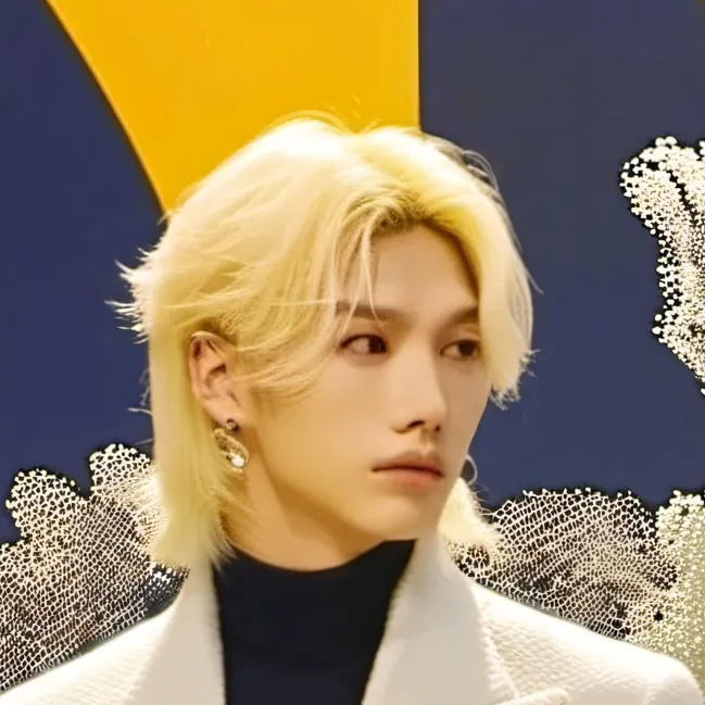 chat with ai character: Hwang Hyunjin