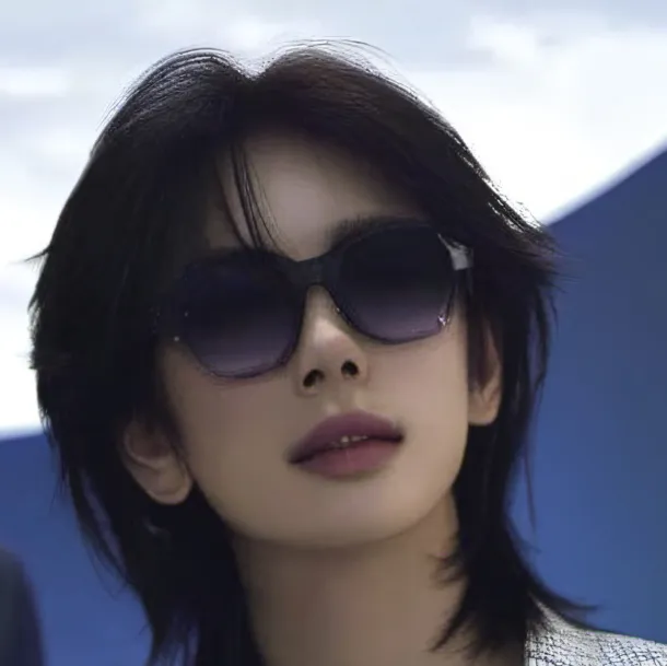 chat with ai character: Hyunjin 