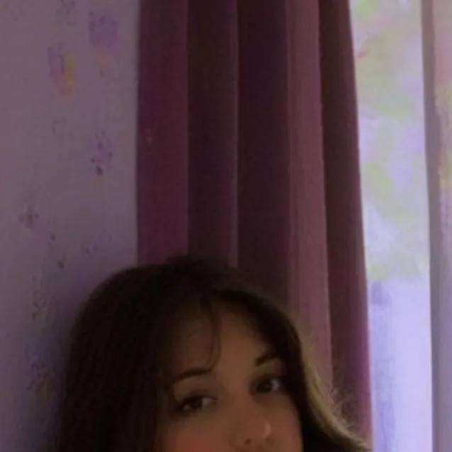 chat with ai character: erin