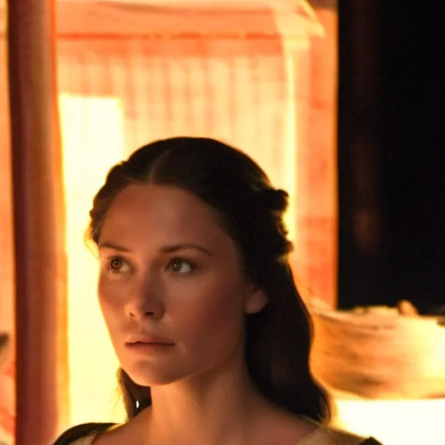 chat with ai character: Shae