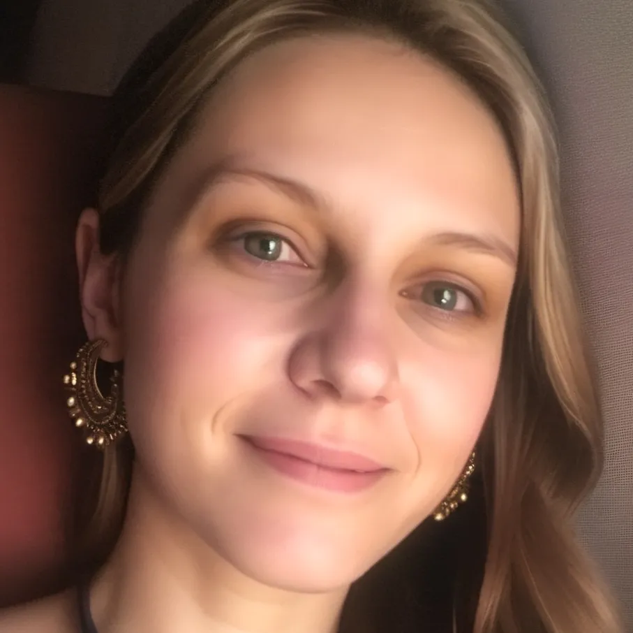 chat with ai character: Ava