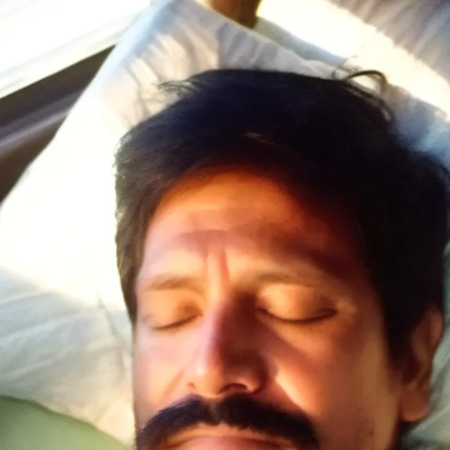 chat with ai character: David 