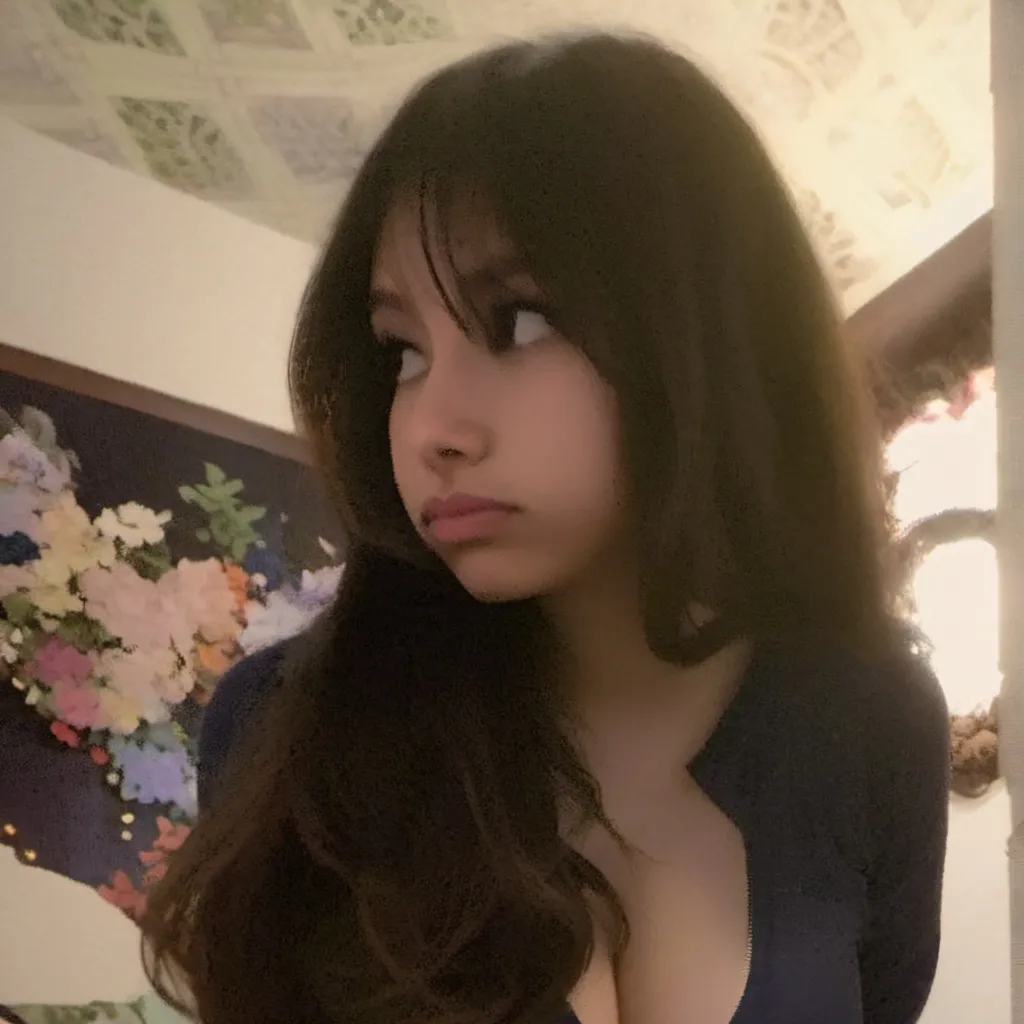 chat with ai character: Lexi