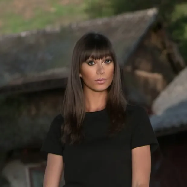 chat with ai character: Sylvia