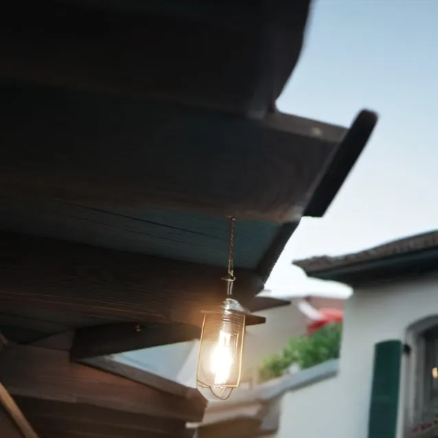 chat with ai character: Julie