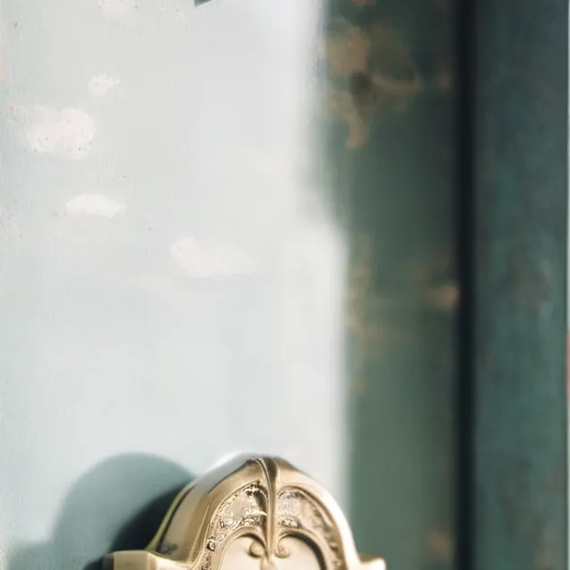 chat with ai character: lock